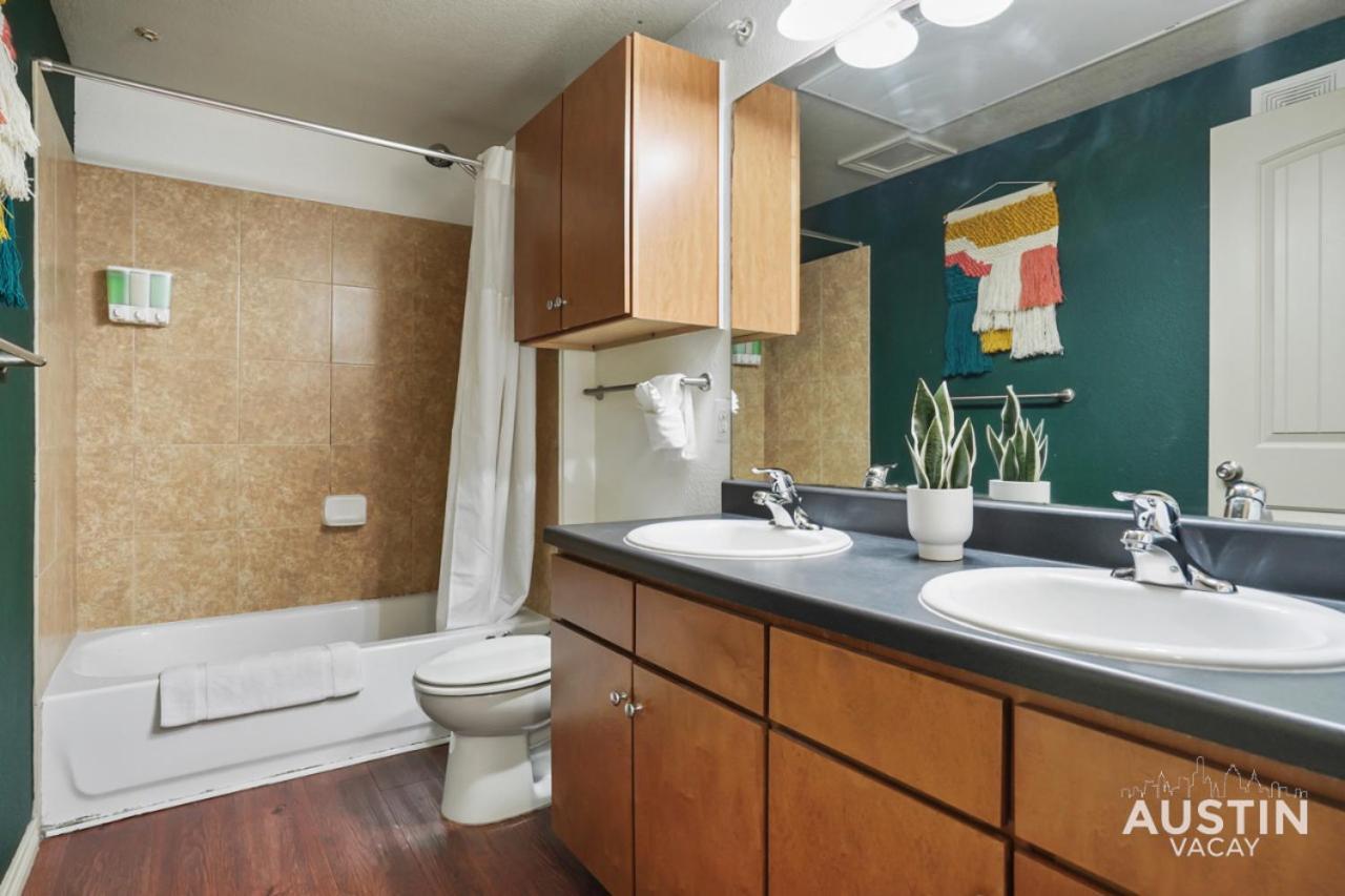 Appartamento Stylish 4Br With Smart Tv And Free Garage Parking Austin Esterno foto