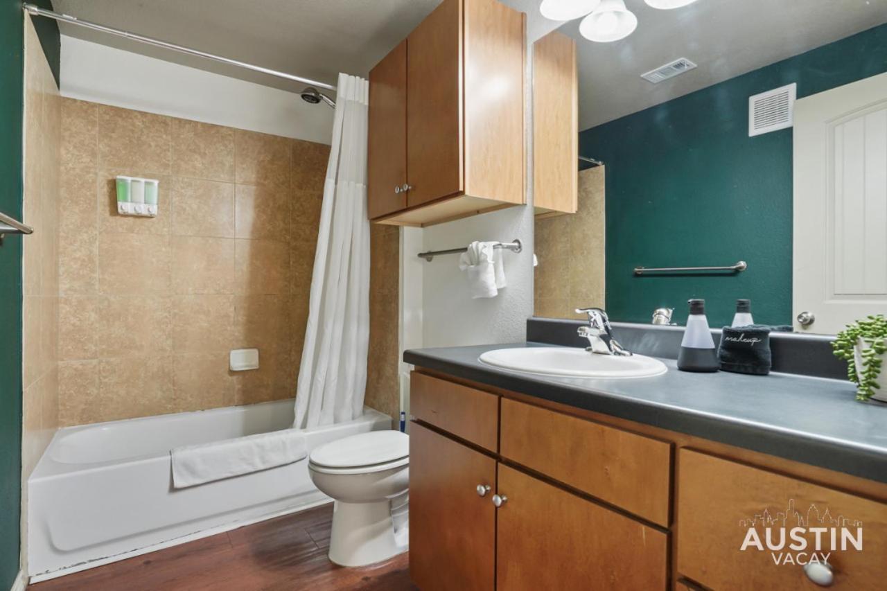 Appartamento Stylish 4Br With Smart Tv And Free Garage Parking Austin Esterno foto